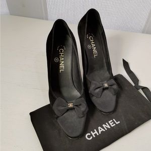 Chanel Suede CC Logo Pumps Size37